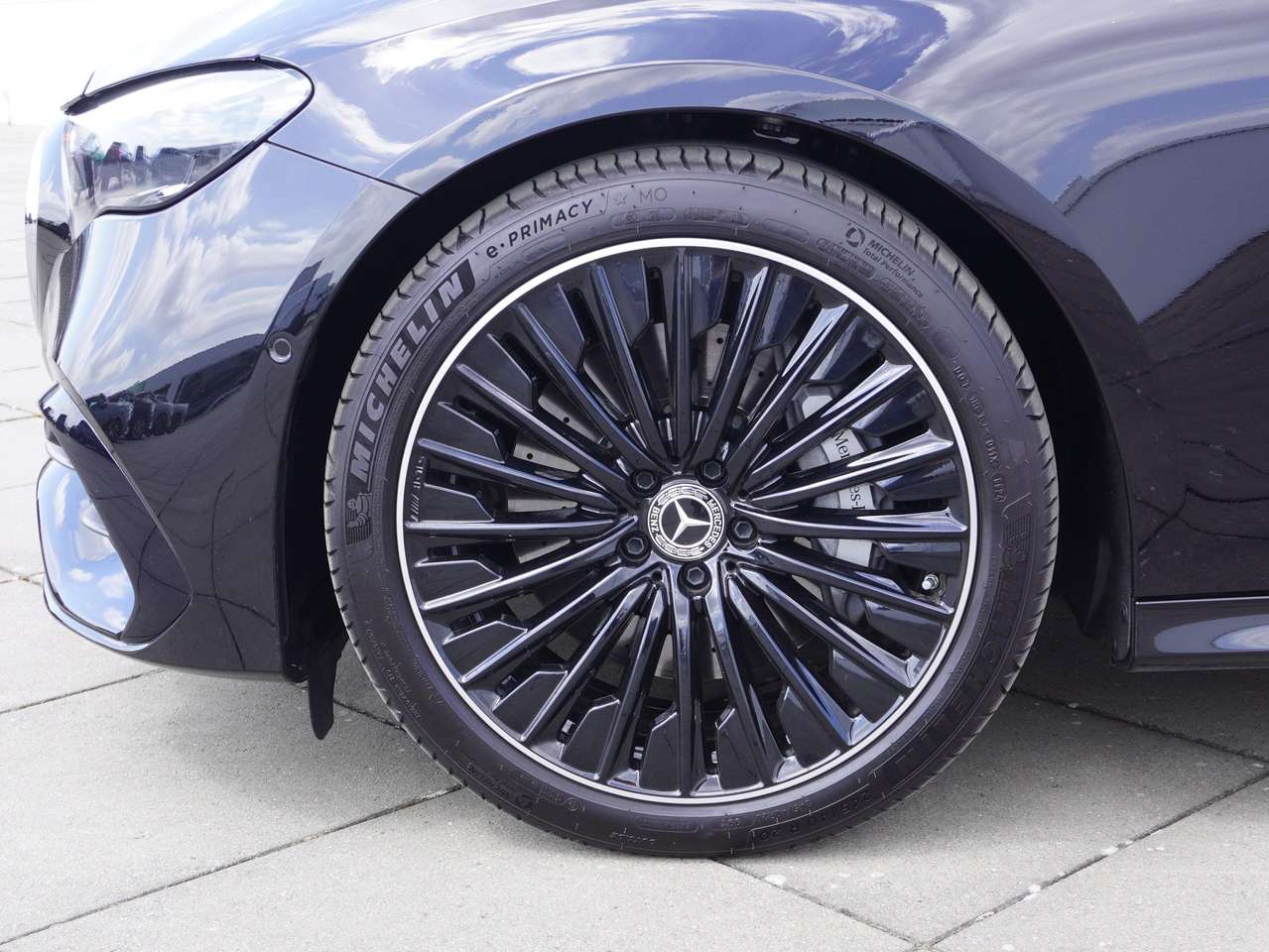 Mercedes-Benz E 300 e AMG/HYPERSCREEN/KEYLESS/20"/DRAADLOOS LADEN GSM — foto 8 van 18