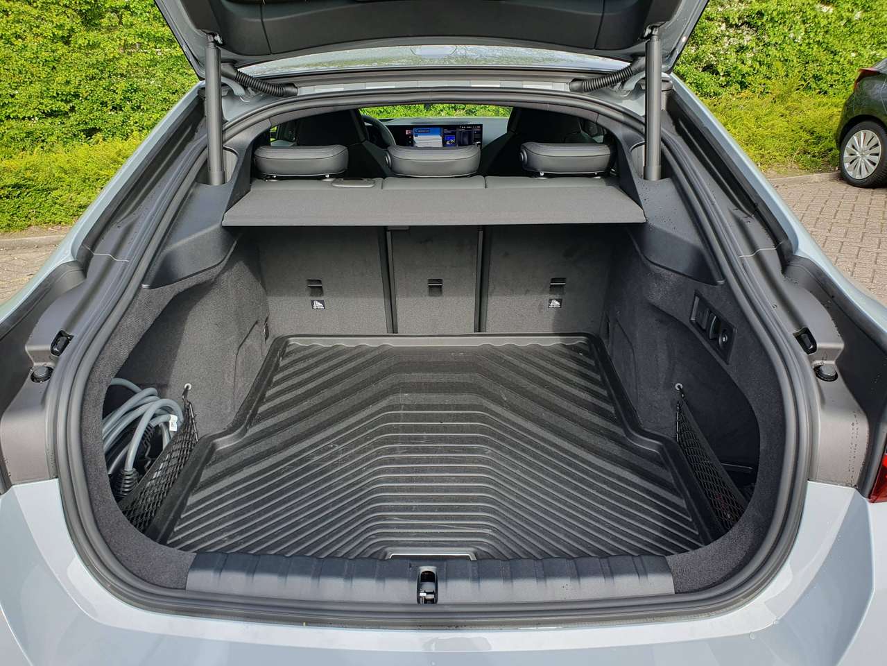 BMW i4 M50 xDrive 544pk 83kWh M-Sport - individual - Laser lights - Pano - trekhaak - SOH 99,2% — foto 13 van 24