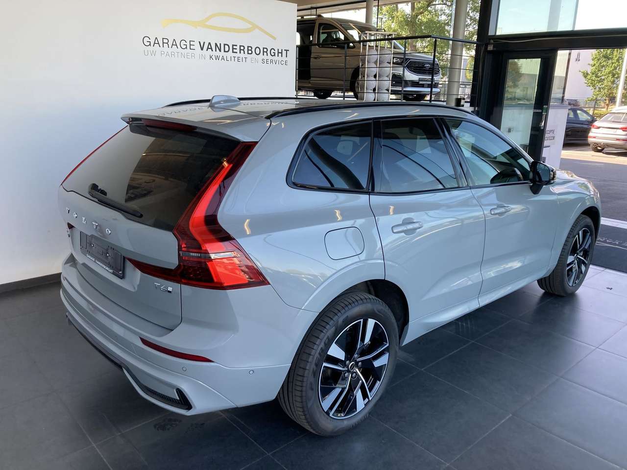 Volvo XC60 PLUS DARK T6 PHEV AWD AUTOMAAT PANO DAK 19000KM!!! — foto 4 van 22