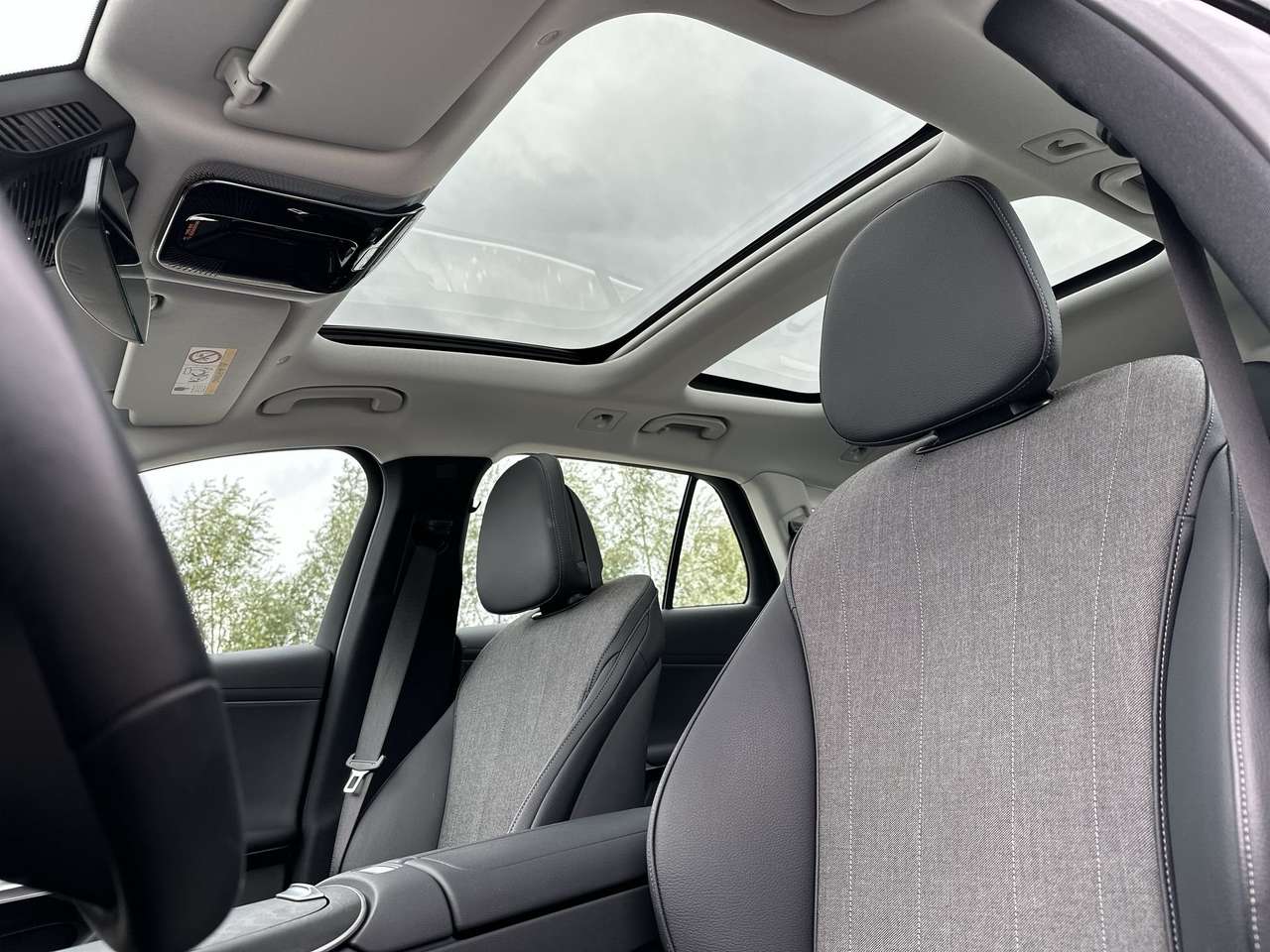 Mercedes-Benz E 200 AVANTGARDE/DISTR PRO/PANODAK/KEYLESS/WINTERPAK/19" — foto 16 van 19