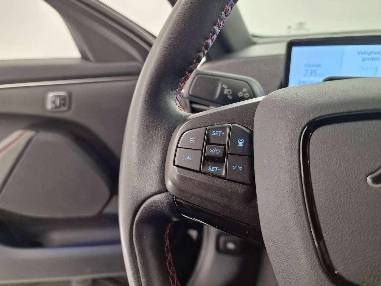 Ford Mustang Mach-E PREMIUM EXTENDED RANGE +TAL VAN OPTIES — foto 10 van 16