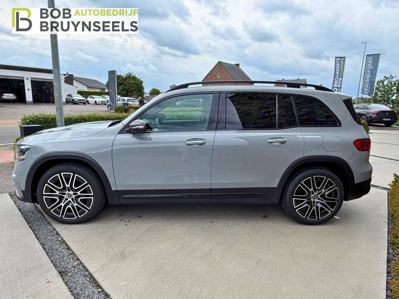 Mercedes-Benz GLB 180 AMG Line | Alpinegrijs | Lifecycle Edition | Nightpakket | Panodak | Camera |Keyless GO — foto 6 van 20