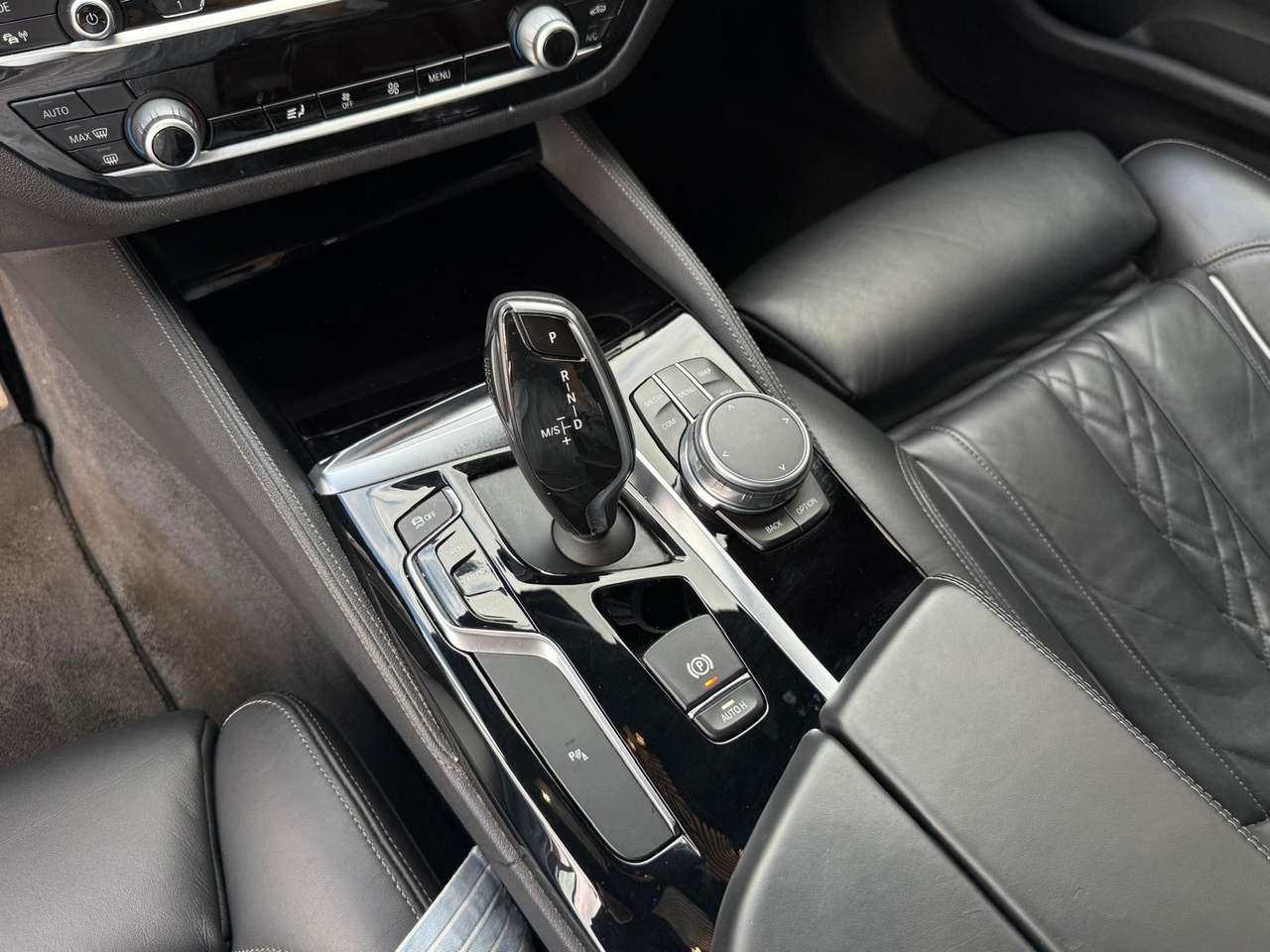 BMW 520 iA M-Pack Dealerprice 20999 euro ttc — foto 13 van 17