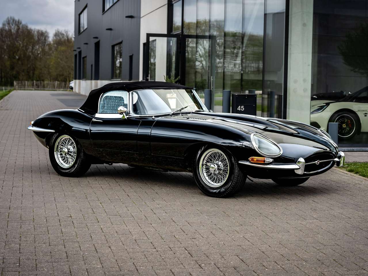 Jaguar E-Type 4.2 cabrio 5 speed — foto 2 van 25