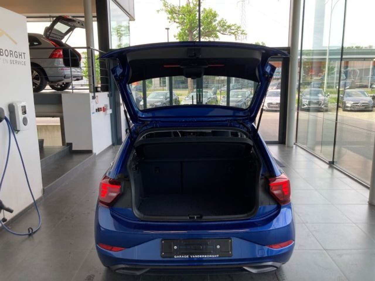 Volkswagen Polo BENZINE AUTOMAAT 42000KM!!!! — foto 7 van 19