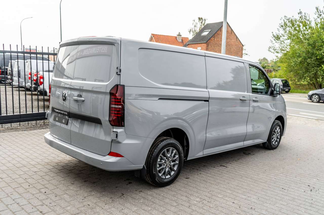 Volkswagen T7 Transporter 2.0TDi L2 Automaat - Adaptive cruise control / Zetelverwarming - 36.000ex — foto 3 van 15
