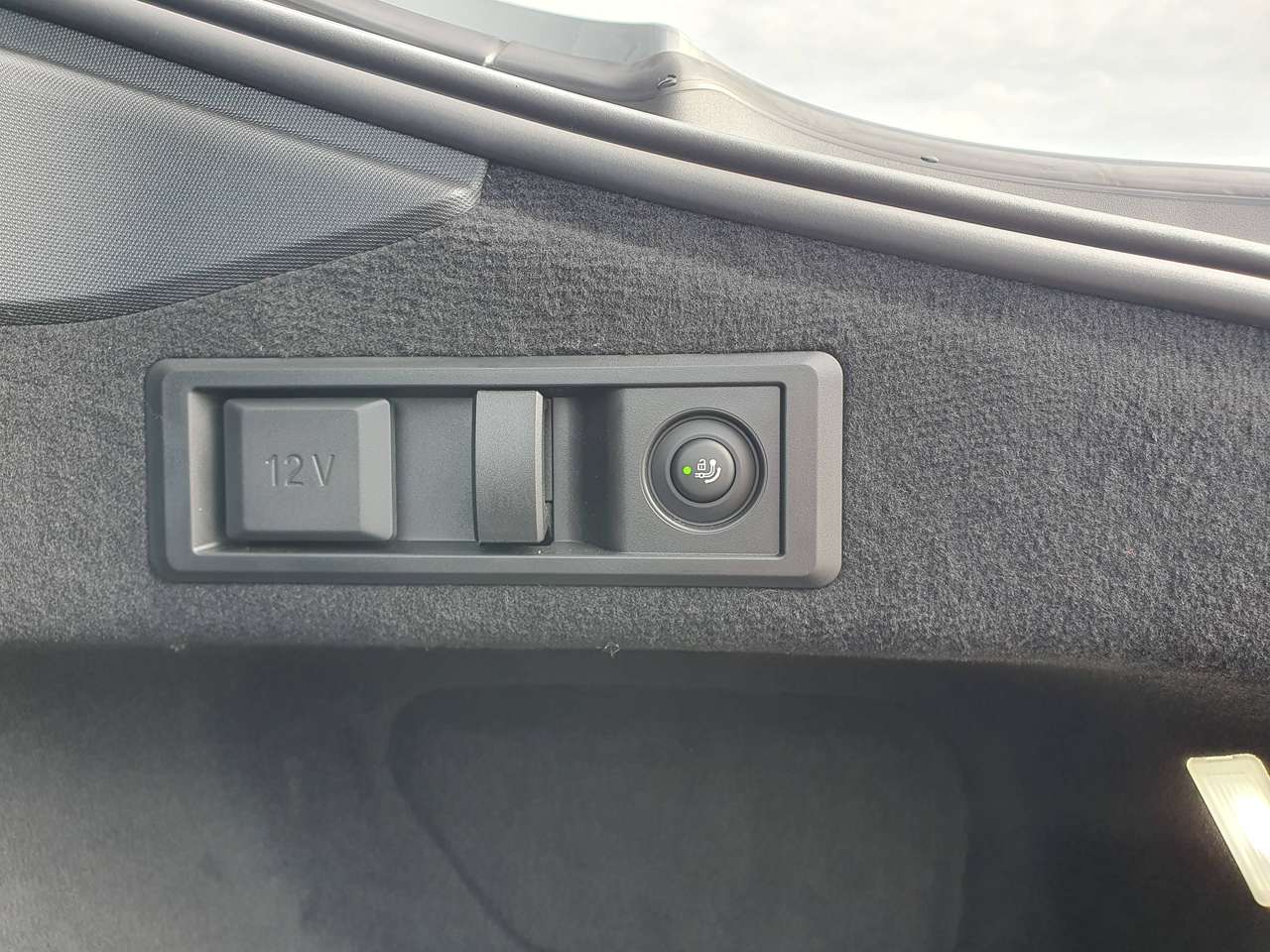 BMW i4 M50 xDrive 544pk 83kWh M-Sport - individual - Laser lights - Pano - trekhaak - SOH 99,2% — foto 23 van 24