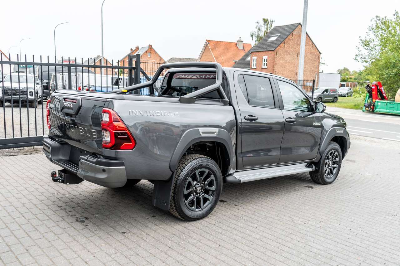 Toyota Hilux 2.8 D4D MHEV Invincible - Trekhaak / Roll cover - 50.300 excl — foto 3 van 17