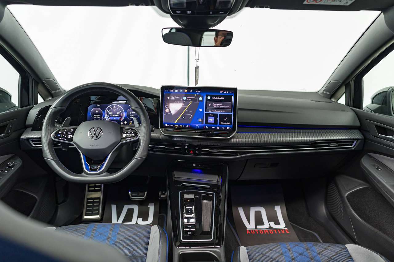 Volkswagen Golf R 4-MOTION|BLACK EDITION|AKRAPOVIC|PANO|ALCANTARA|ZETELVERW.|SFEERVERL.|IQLIGHTS|GARANTIE|ACC|LA|CAMERA| — foto 19 van 25