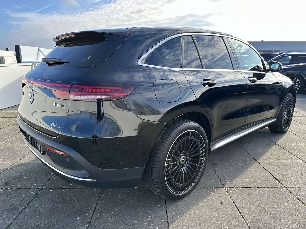 Mercedes-Benz EQC 400 4M AMG Leder 21" multi privacy ramen dodehoek — foto 6 van 19