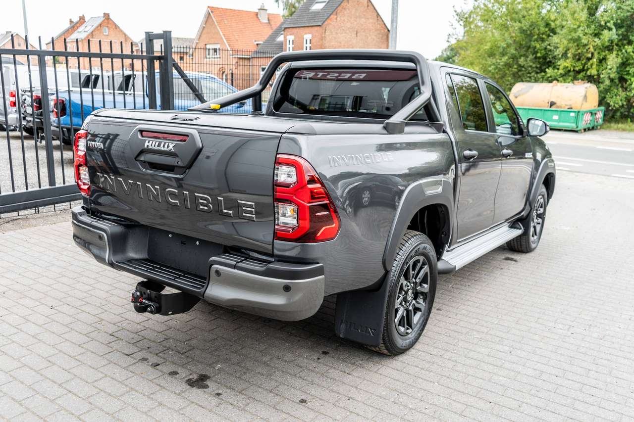 Toyota Hilux 2.8 D4D MHEV Invincible - Trekhaak / Roll cover - 50.300 excl — foto 4 van 17