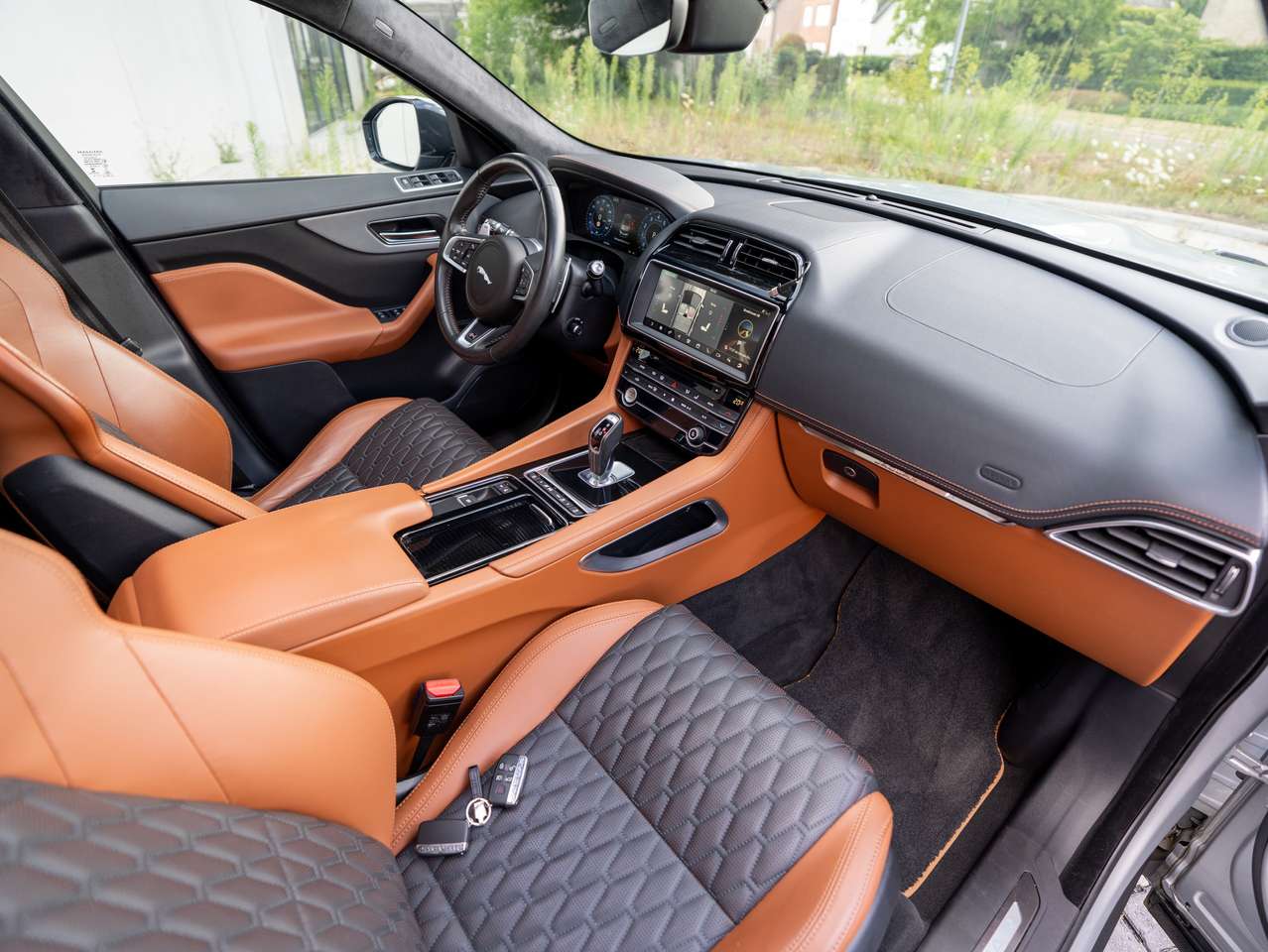 Jaguar F-Pace F-Pace SVR 5.0 V8 AWD LICHTE VRACHT/DEALER SERVICED/PRE OPF/1ST BE OWNER — foto 14 van 25