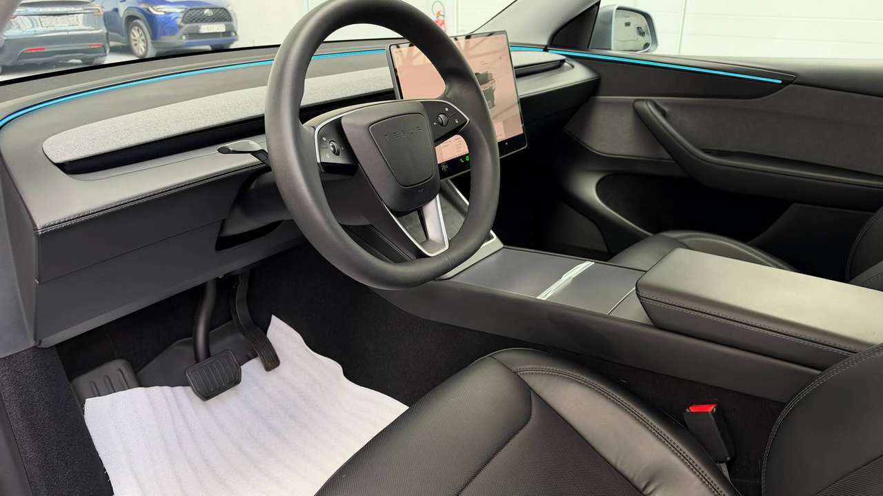 Tesla Model Y RWD LONG RANGE | Premium | HW4 | All weather matten rondom — foto 21 van 25