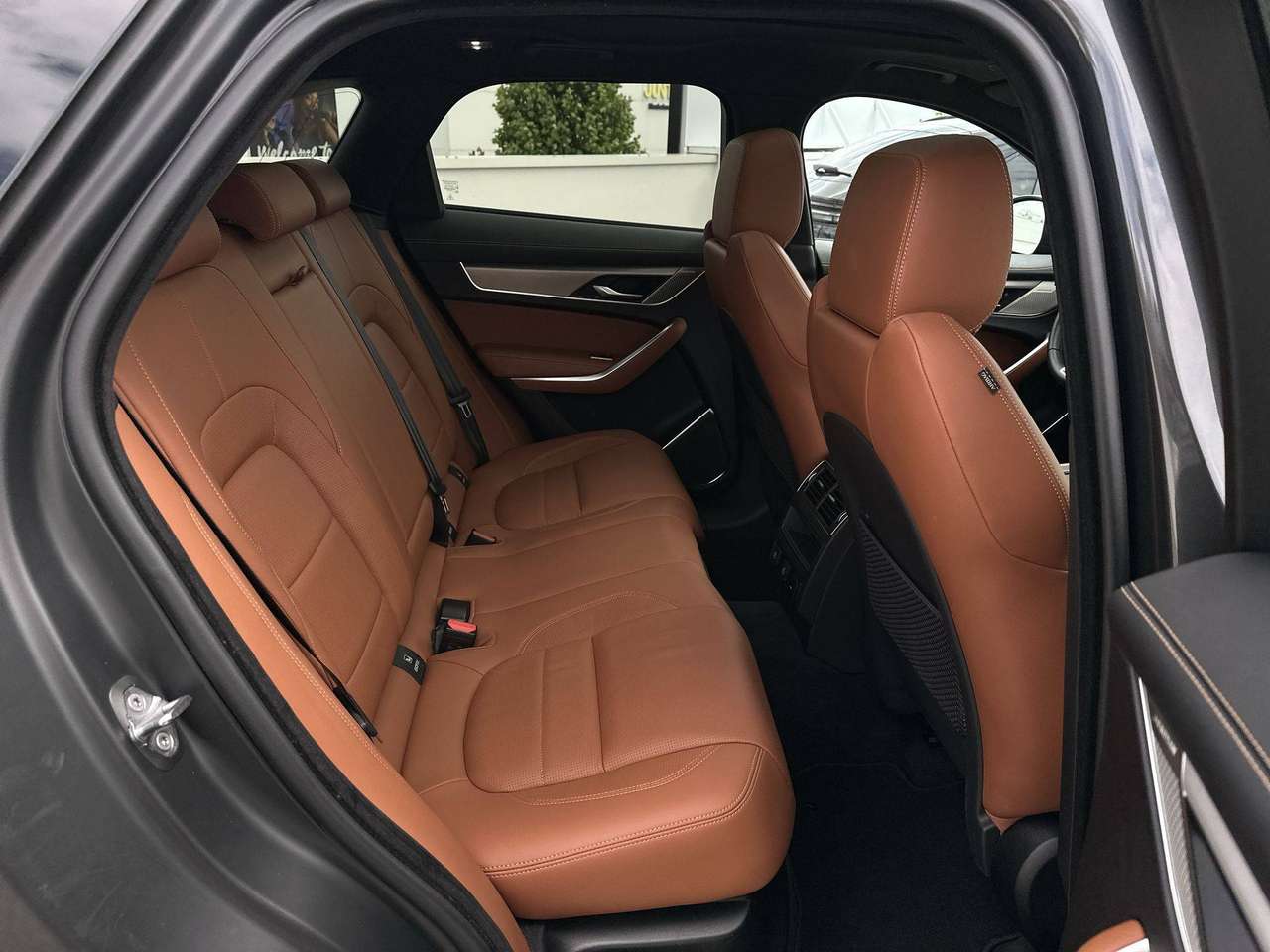 Jaguar F-Pace F-Pace PHEV 2.0 T AWD P400e R-Dynamic HSE — foto 12 van 19