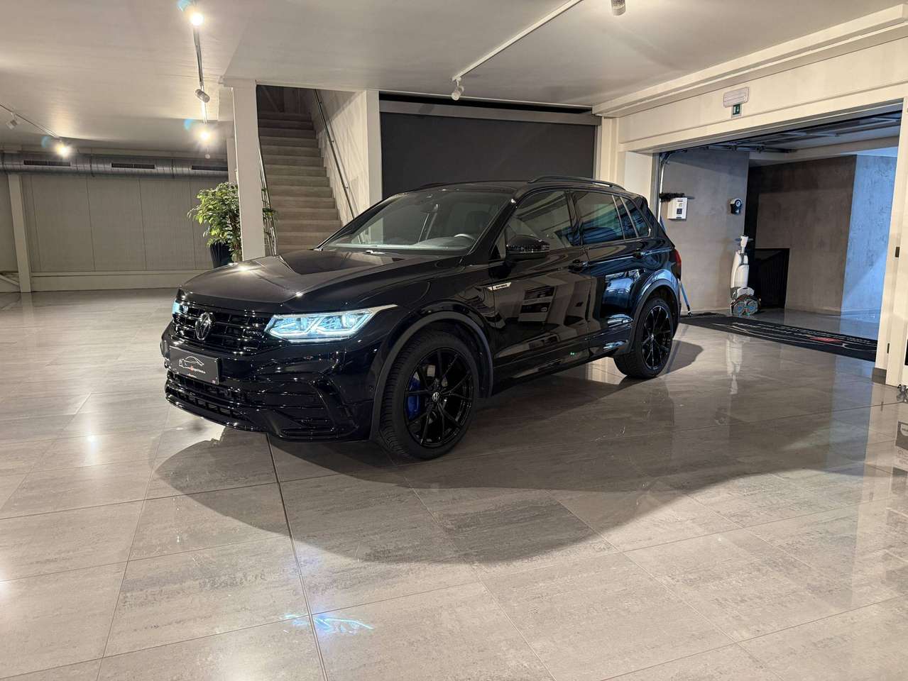 Volkswagen Tiguan 245PK PLUG IN * R-LINE * ALCANTARA * CAMERA * LED * KEY LESS * 20" BLACK R VELGEN * VIRTUAL COCKPIT * BLACK PACK — foto 14 van 22