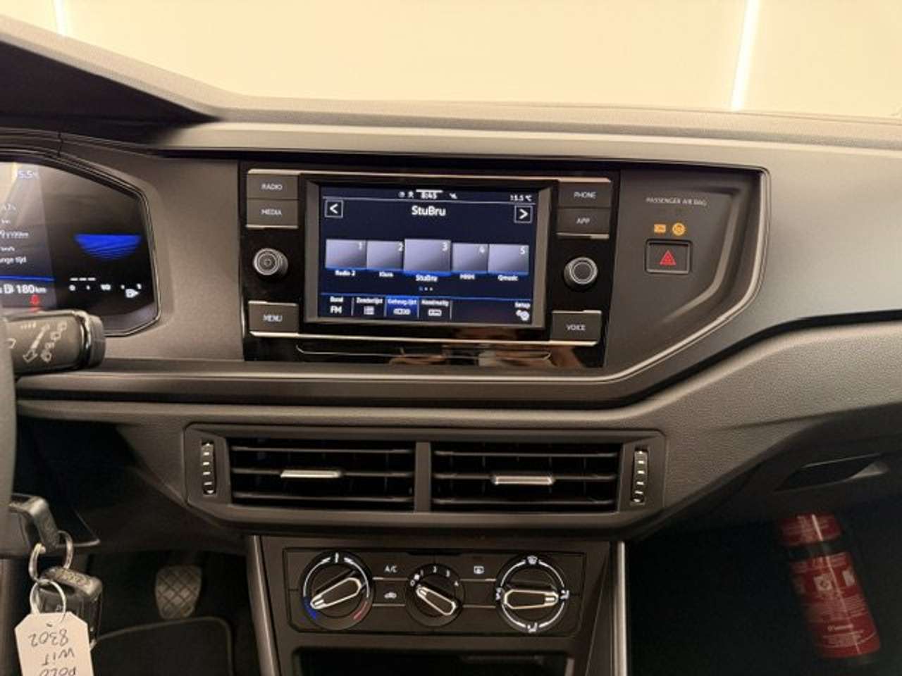 Volkswagen Polo BENZINE MET SLECHTS 22000KM!!!!! — foto 16 van 20