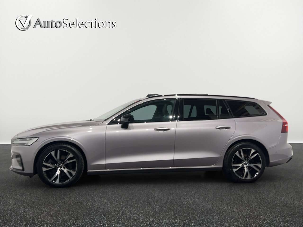 Volvo V60 B4 PLUS DARK/PANO/HEAD-UP /360° — foto 4 van 24