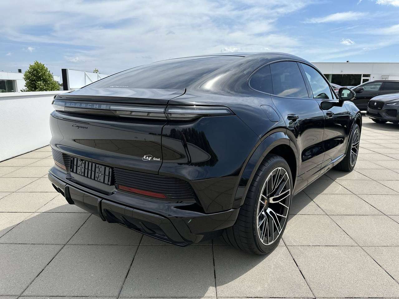 Porsche Cayenne Coupe ELECTRIC Trekhaak  adaptive Sportdesign 22" — foto 8 van 19
