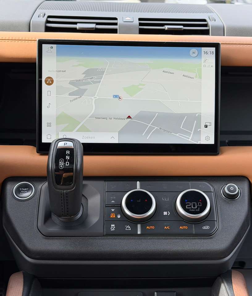 Land Rover Defender D300 KAHN PANO MERIDIAN 360°CAM VERWAMD EN GEVENTILEERD LEDER — foto 11 van 20
