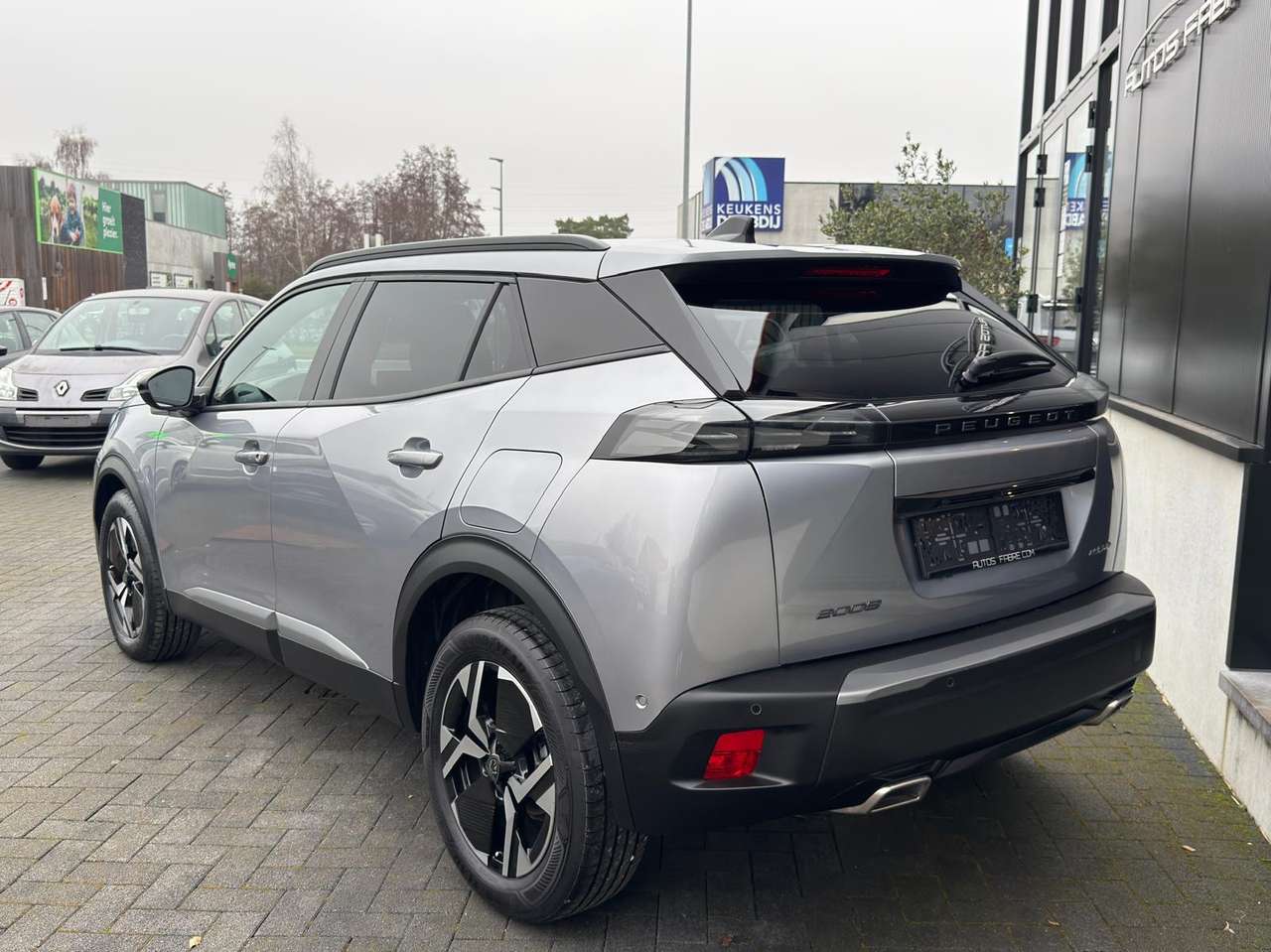 Peugeot 2008 12 Hybride Allure Automaat — foto 7 van 25