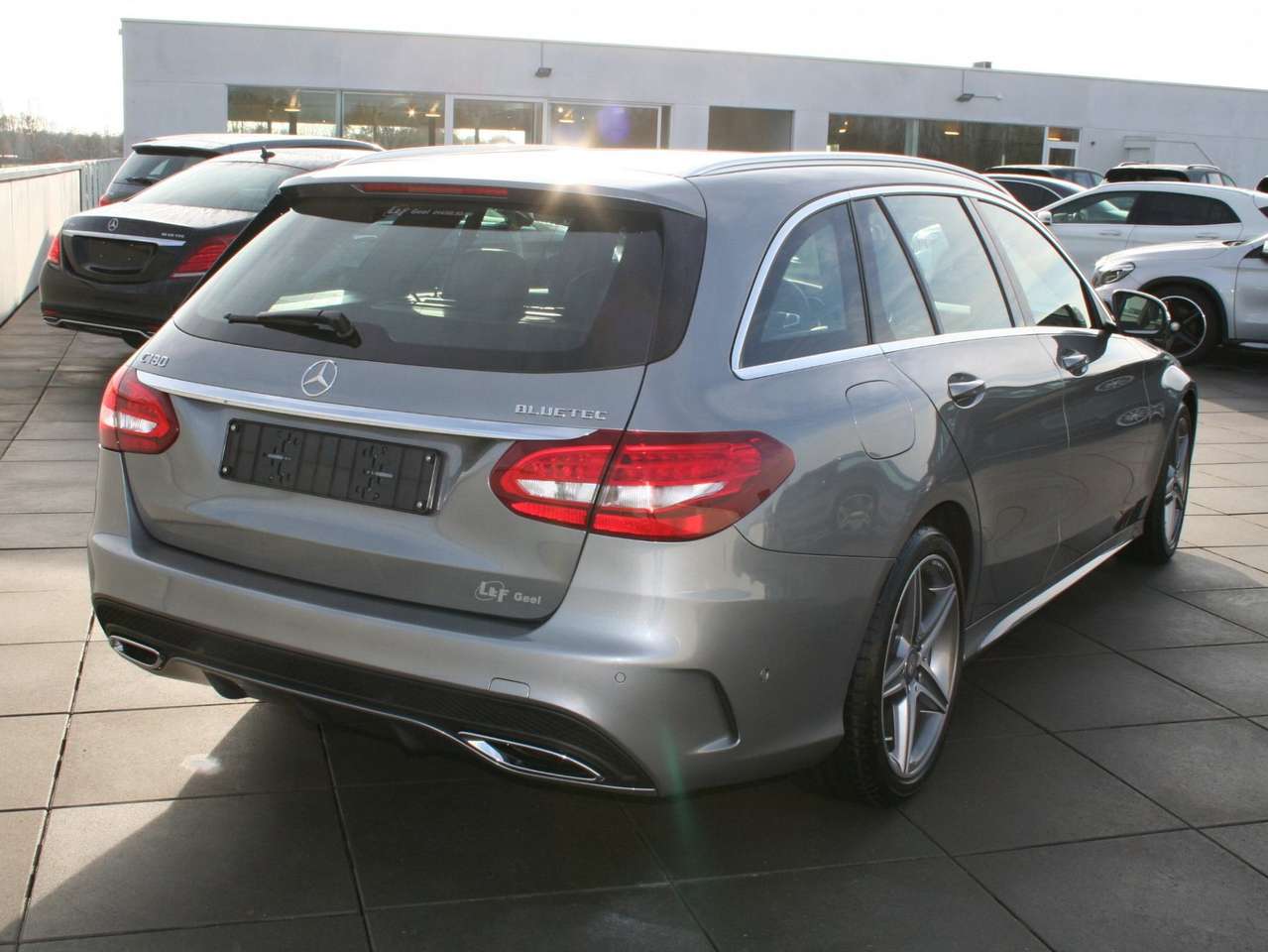 Mercedes-Benz C 180 PARKEERPAK/COLL.PREVENT ASSIST/18 INCH/AVANTGARDE — foto 3 van 5