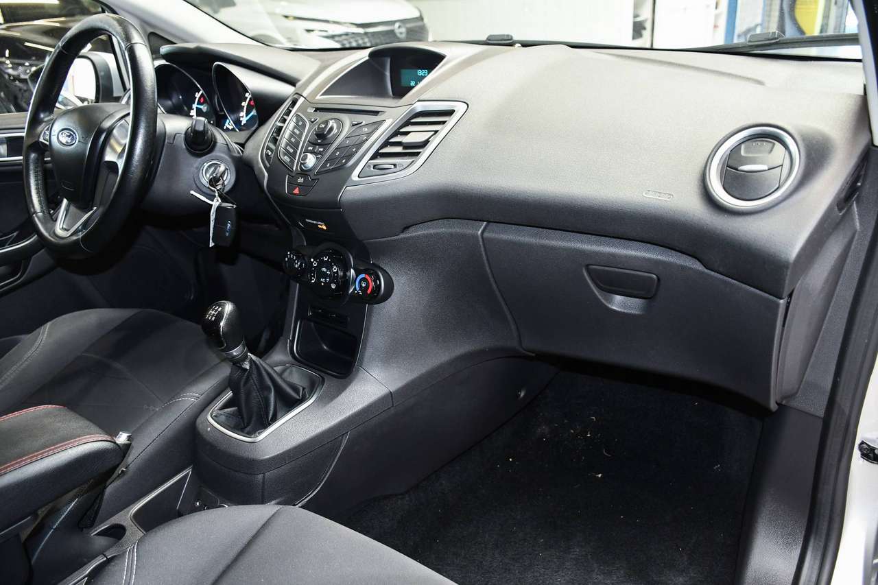 Ford Fiesta Fiesta 1.2i Trend - DAGRIJLICHTEN / AIRCO / ARMSTEUN — foto 7 van 14
