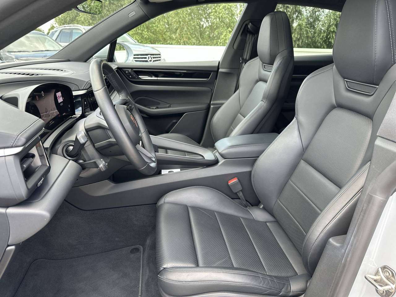 Porsche Macan E Adaptieve sportzetels pano dak Adaptiv cruise control — foto 11 van 18