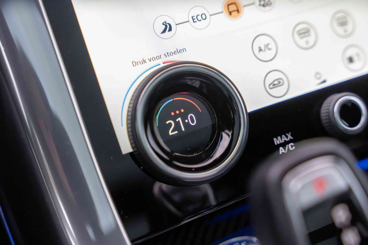 Land Rover Range Rover Sport V8 SVR Carbon Edition LED/PANO/LICHTEVRACHT/MERIDIAN/LUCHTV./ACC/AMBIENTE/TREKHAAK — foto 19 van 25