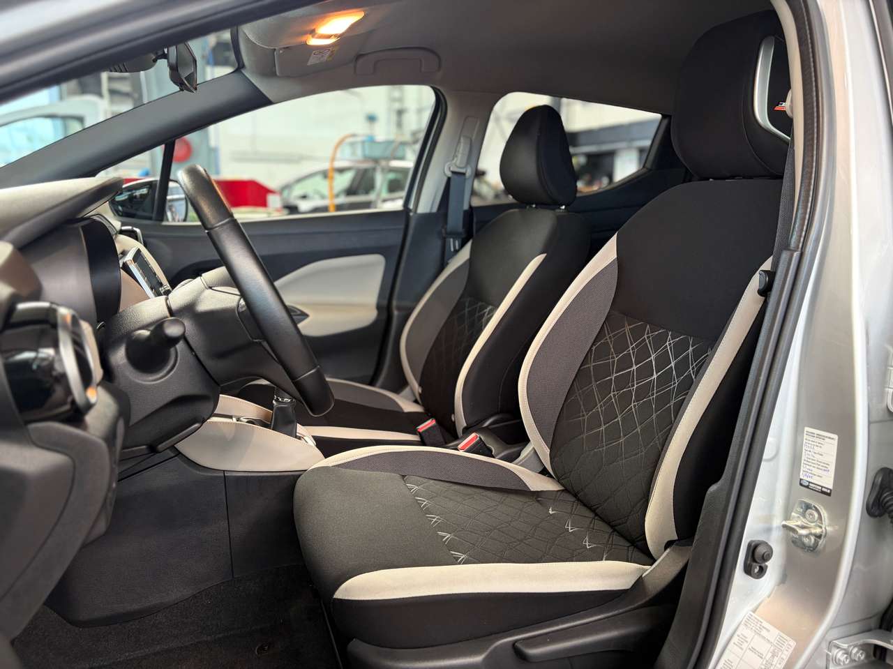 Nissan Micra 0.9 IG-T N-Design — foto 8 van 19