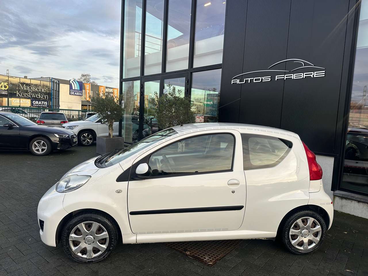 Peugeot 107 10i Benzine  70 Urban 1 ste eigenaar 99000km — foto 4 van 11