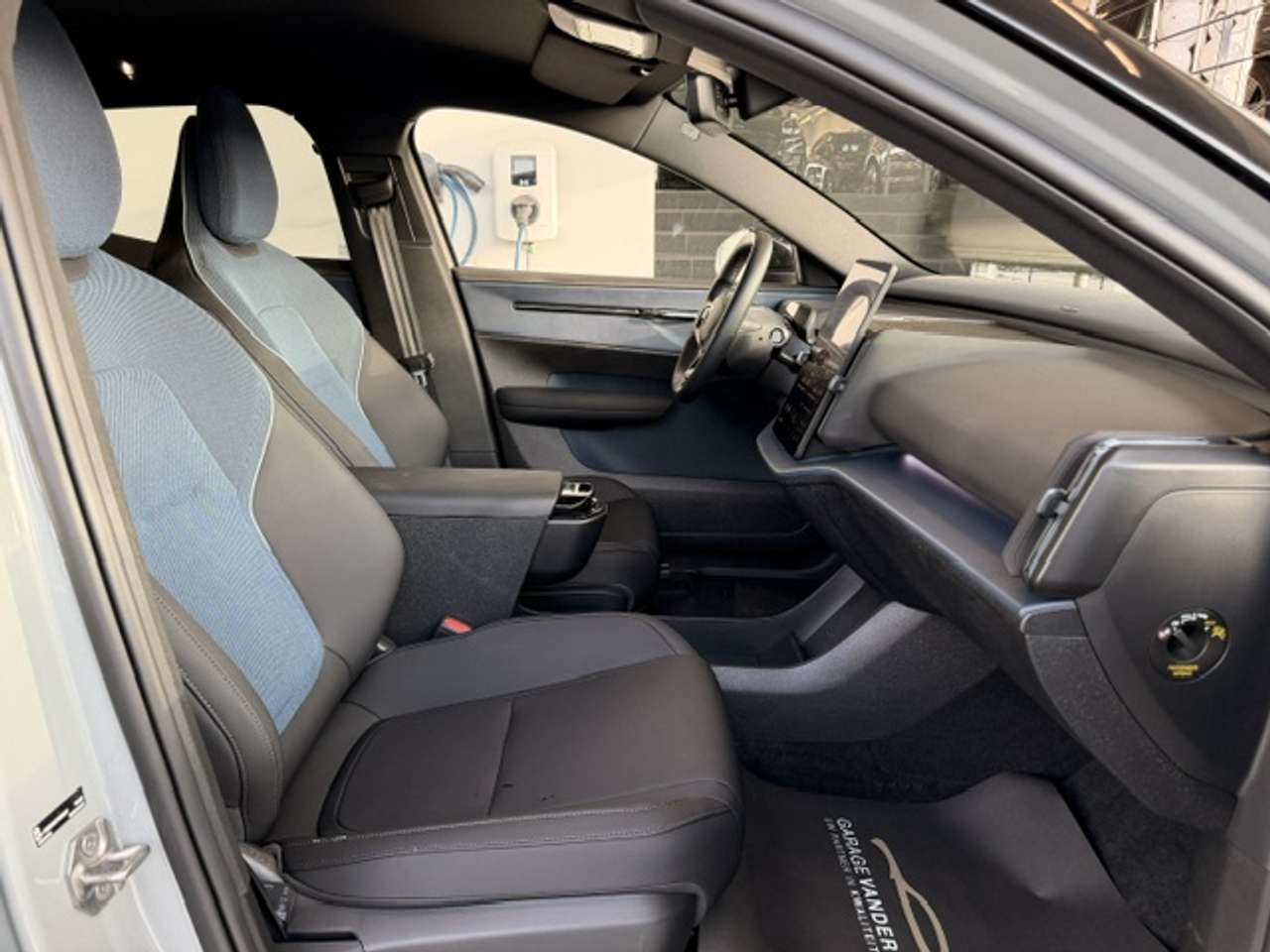 Volvo EX30 PLUS EXTENDED RANGE +TAL VAN OPTIES — foto 9 van 20