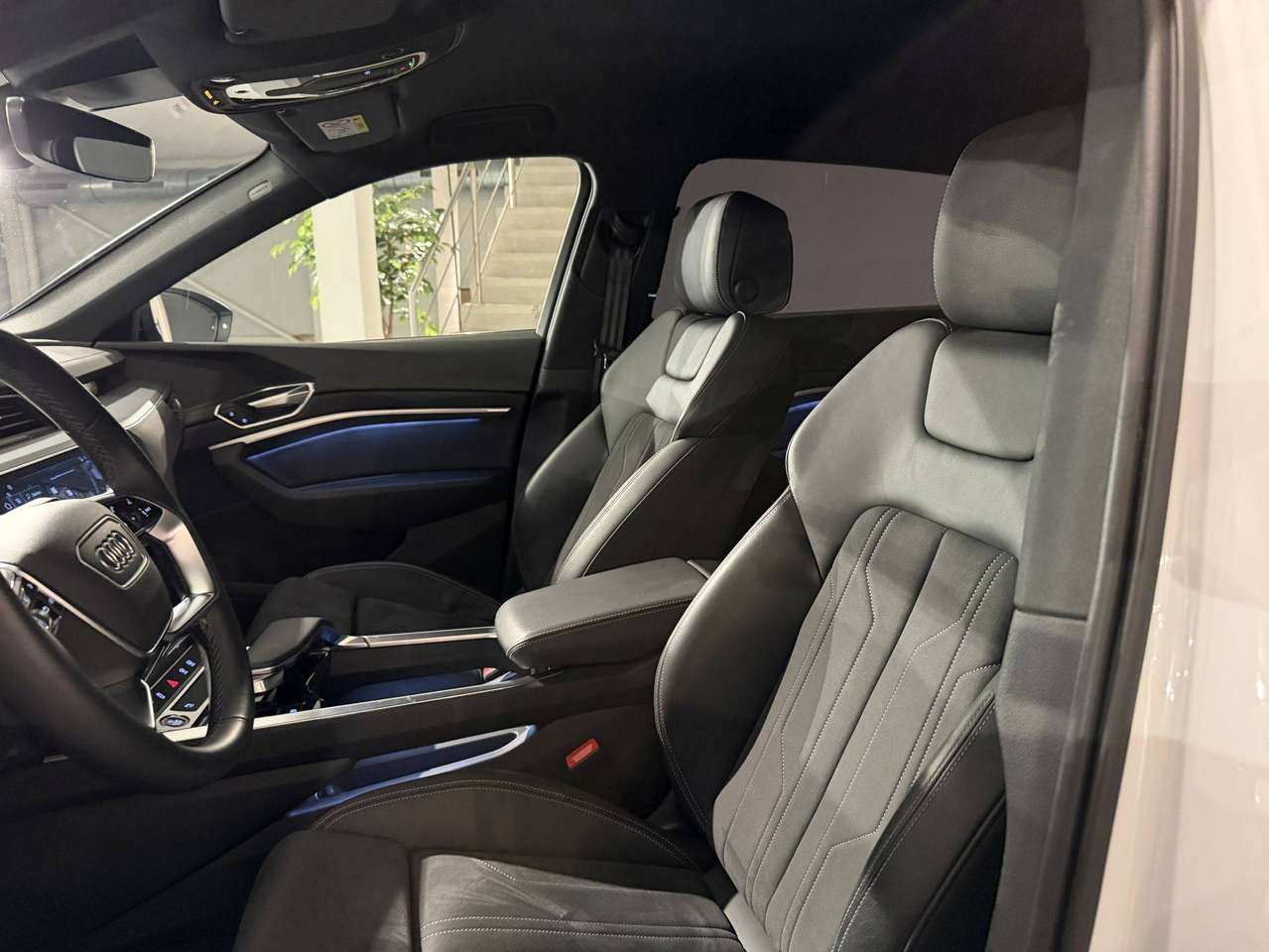Audi Q8 e-tron QUATTRO 340PK * S-LINE  COMPETITION * BLACK PACK * 22" * LUCHTVERING * CAMERA * SITE ASSIST * ACC * — foto 6 van 25