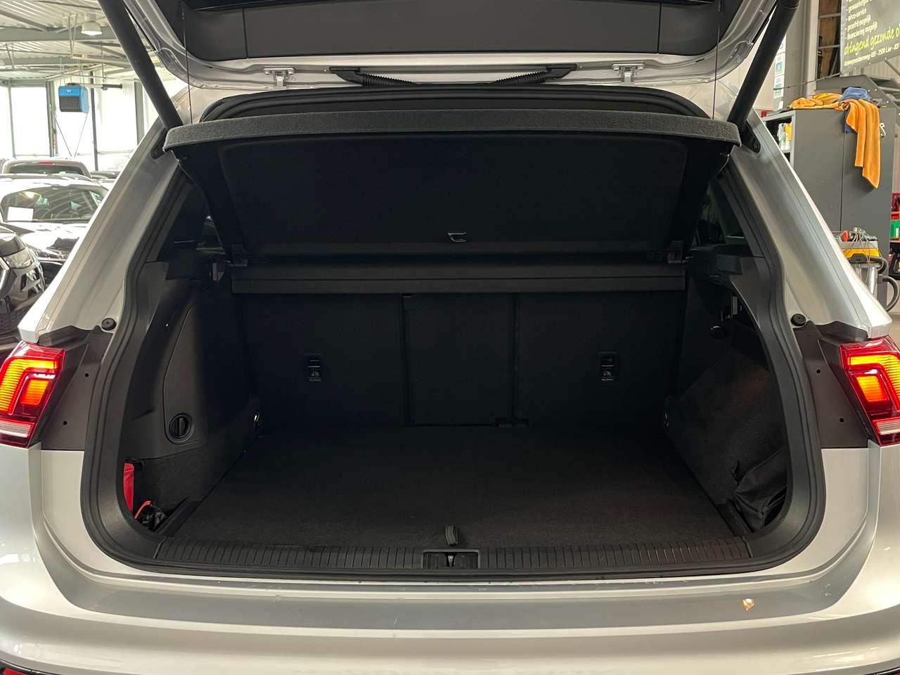 Volkswagen Tiguan 1.4 Plug-in Hybrid 'R-Line' — foto 6 van 21