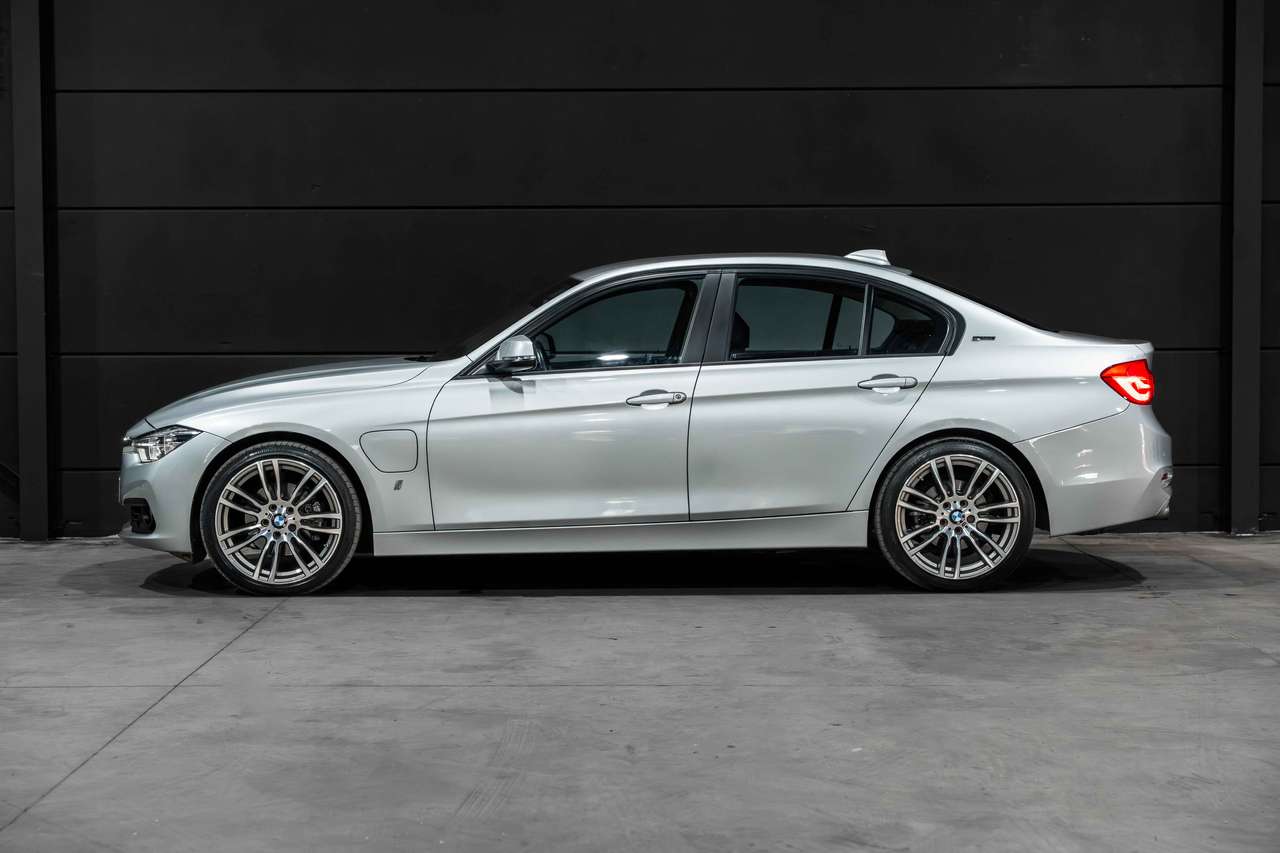BMW 330 LED*AUTOMAAT*LEER* — foto 3 van 25