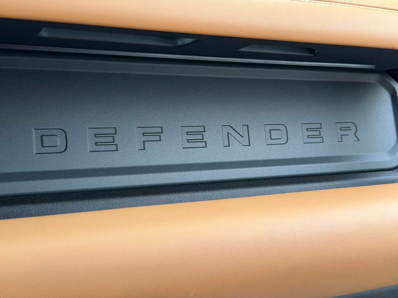 Land Rover Defender D300 KAHN PANO MERIDIAN 360°CAM VERWAMD EN GEVENTILEERD LEDER — foto 17 van 20