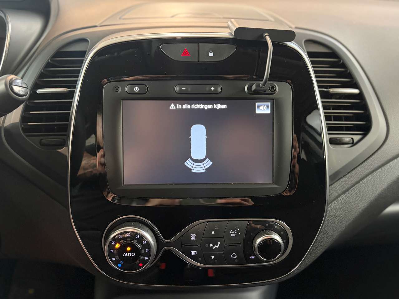 Renault Captur Limited | Apple CarPlay | Cruise Control — foto 12 van 15