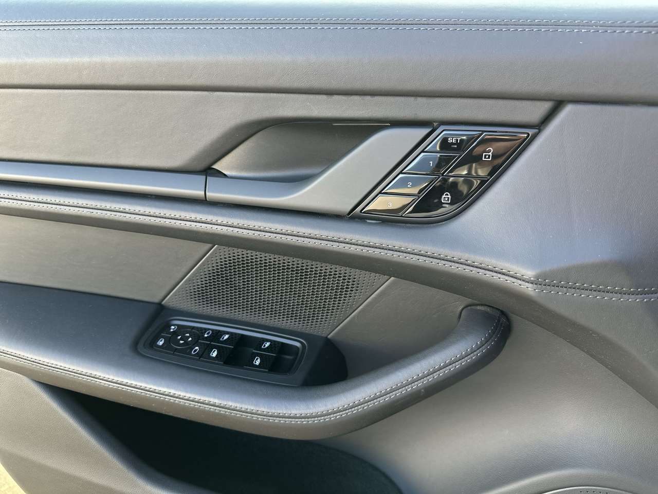 Porsche Taycan 4S Luchtvering Pan. Dak Pass. Display full option! — foto 13 van 19