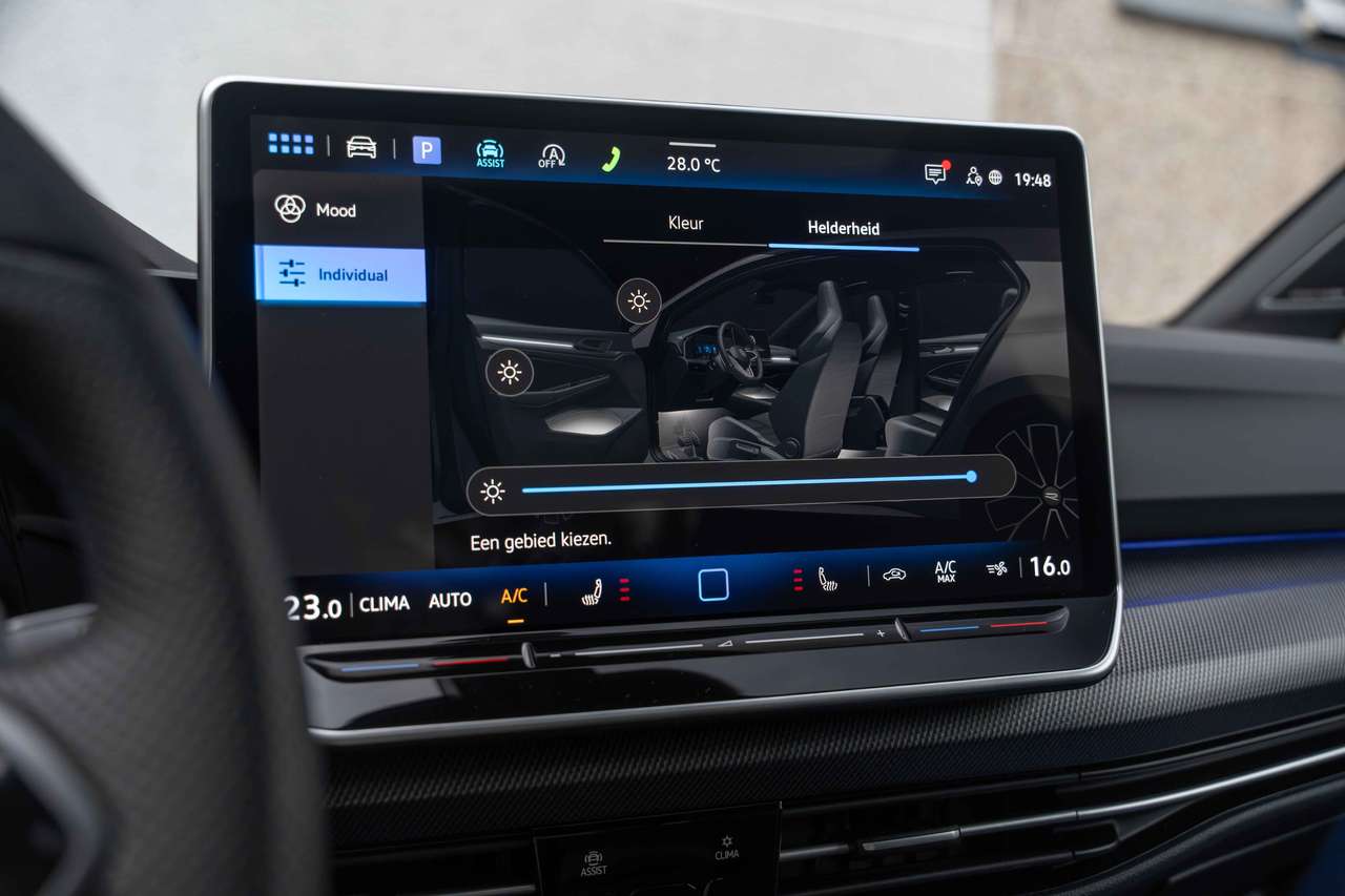 Volkswagen Golf R 4MOTION 'Black Edition' PANO/MATRIX/AKRAPOVIC/ACC/CAMERA/H&K/19" — foto 18 van 25