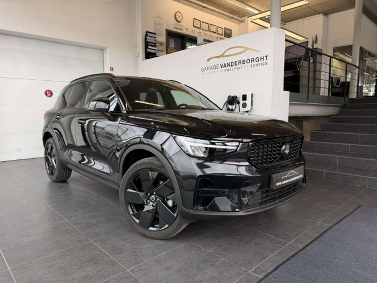 Volvo XC40 PLUS DARK BLACK EDITION  B3 HYBRIDE MHEV