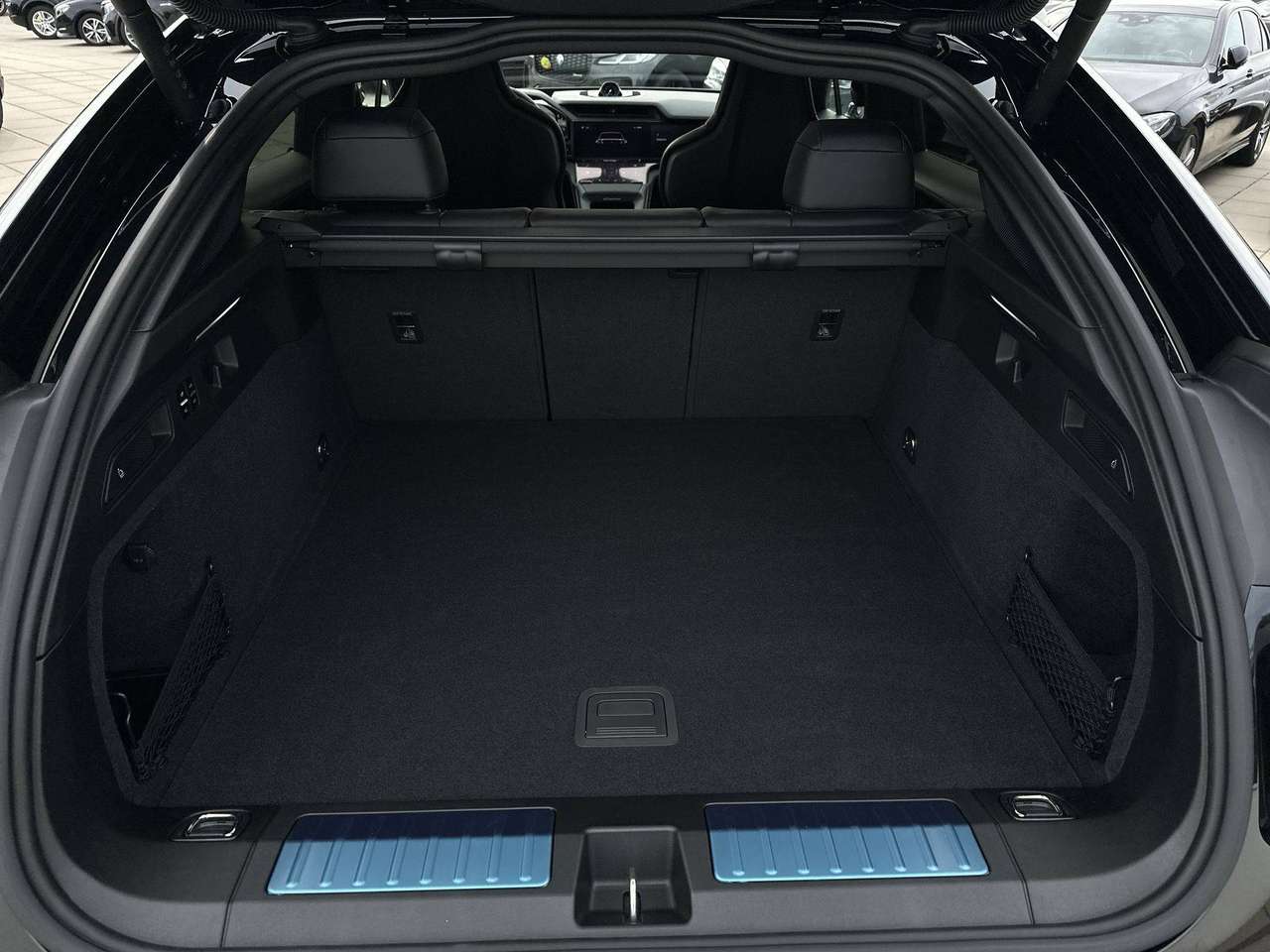 Porsche Cayenne Coupe ELECTRIC Trekhaak  adaptive Sportdesign 22" — foto 17 van 19
