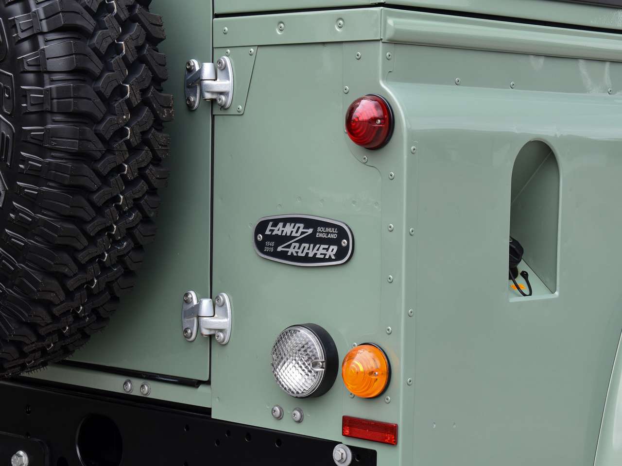 Land Rover Defender 110 2.2 TD4 - "Heritage Edition" — foto 24 van 25