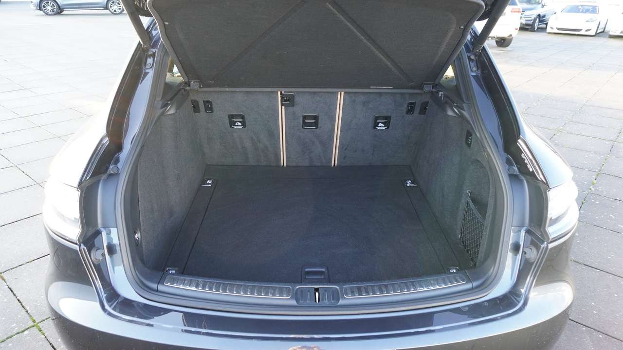 Porsche Macan LUCHTVER/BOSE/LED MATRIX PDLS/COMFORTSTOEL/PANODAK — foto 18 van 18