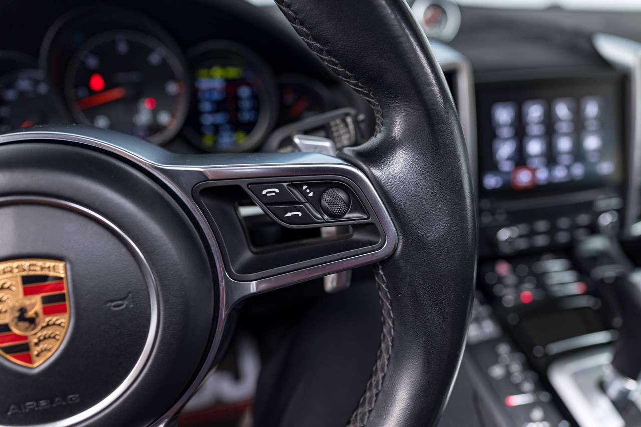 Porsche Cayenne PLATINUM EDITION|LUCHTGEVEERD|BOSE SOUND SYSTEM|PANO|CAMERA|WEGKLAPBARE TREKHAAK|SPORTCHRONO|LA|CC| — foto 24 van 25