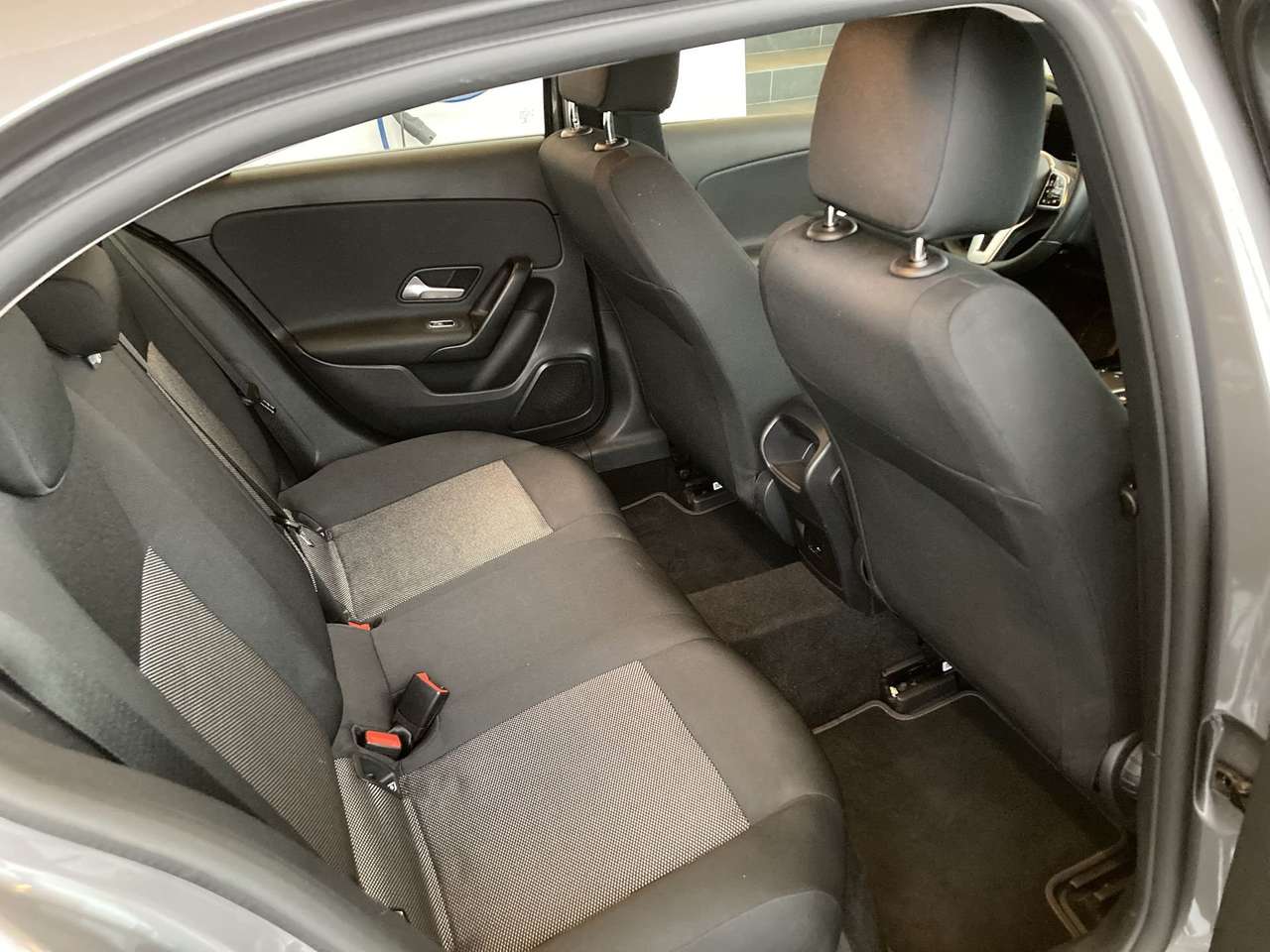 Mercedes-Benz A 180 BENZINE AUTOMAAT  +TAL VAN OPTIES — foto 7 van 20