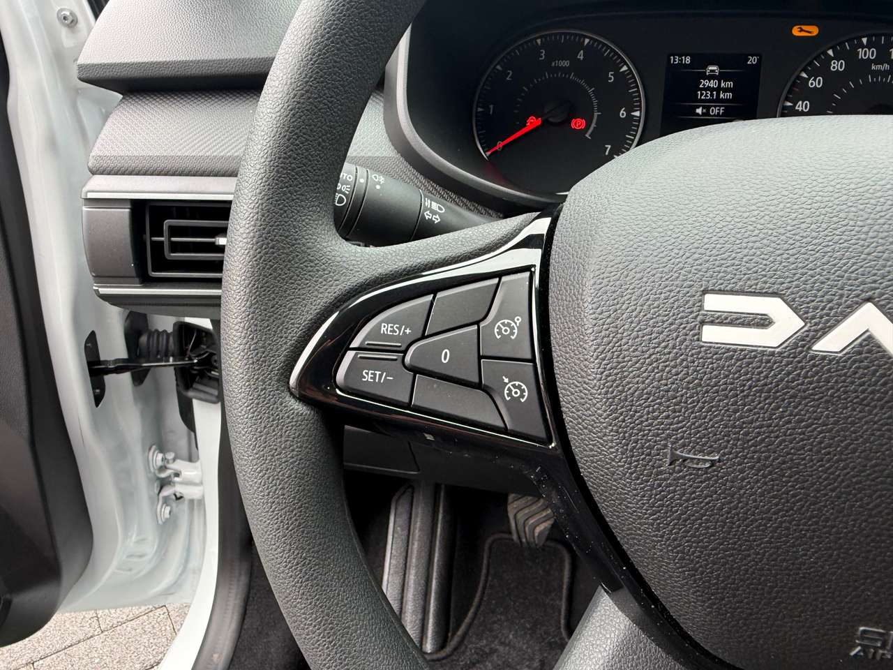 Dacia Sandero 1.0i SCe Airco 2800km NIEUWSTAAT ! Facelift — foto 16 van 17