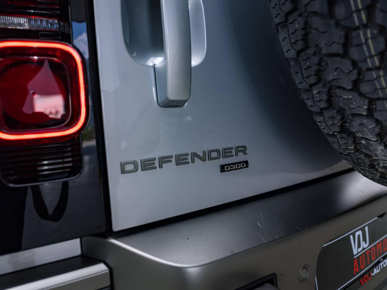 Land Rover Defender MHEV D300 X-Dynamic S|LUCHTVERING|PANO|AWD|360°|ZETEVERW.(v/a)|MINI-FRIDGE|KEYLESS|ACC|LA|GARANTIE| — foto 13 van 25