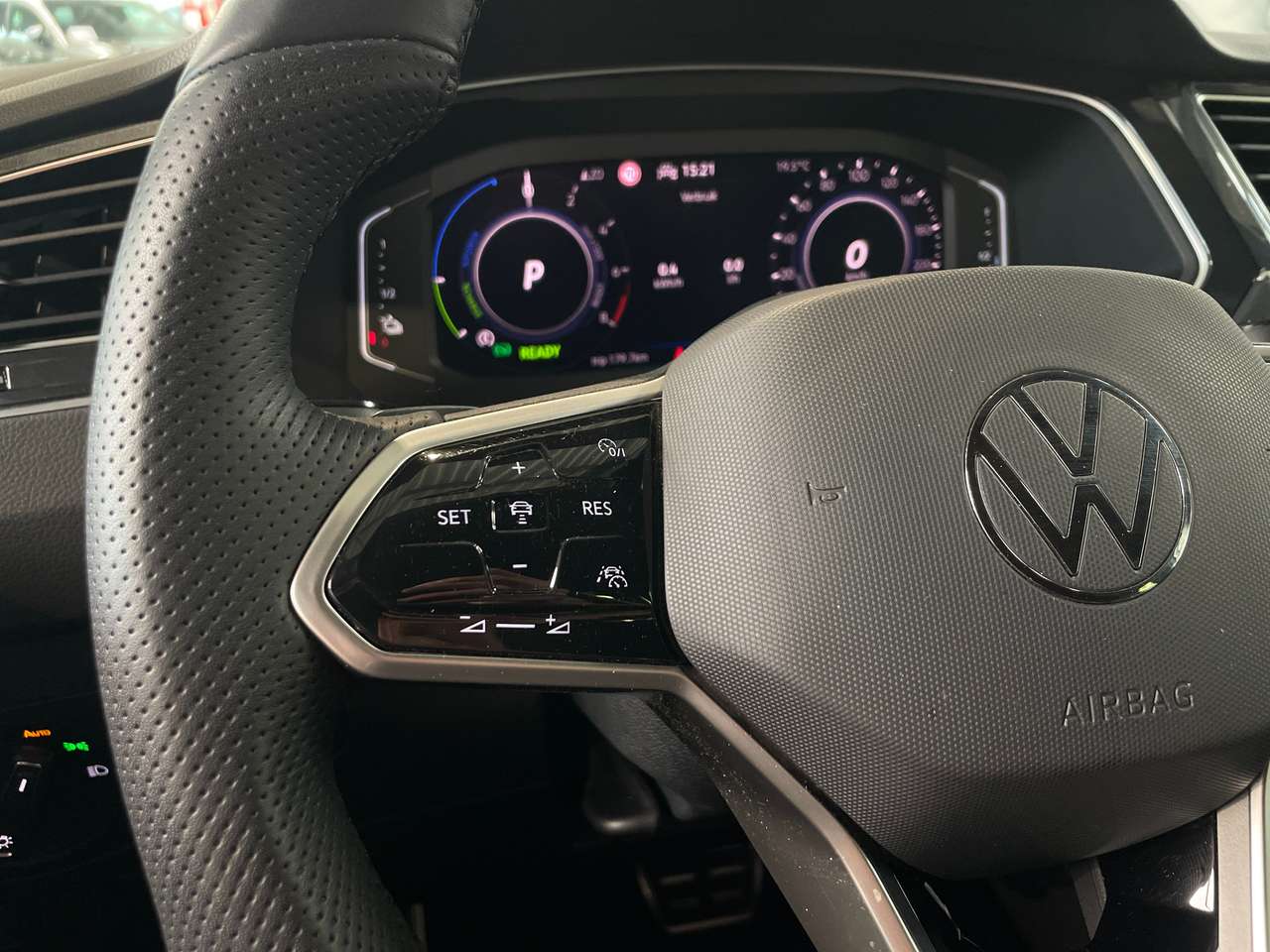 Volkswagen Tiguan 1.4 Plug-in Hybrid 'R-Line' — foto 20 van 21