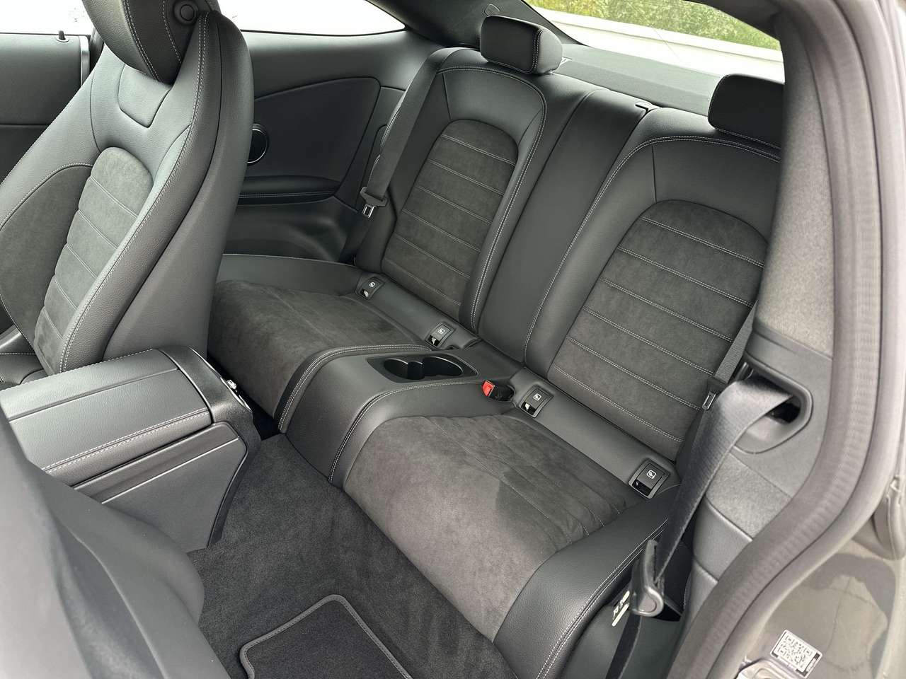 Mercedes-Benz C 180 COUPE AMG/PARKEERPAK/9G TRON/VERWARM ZETELS — foto 15 van 16