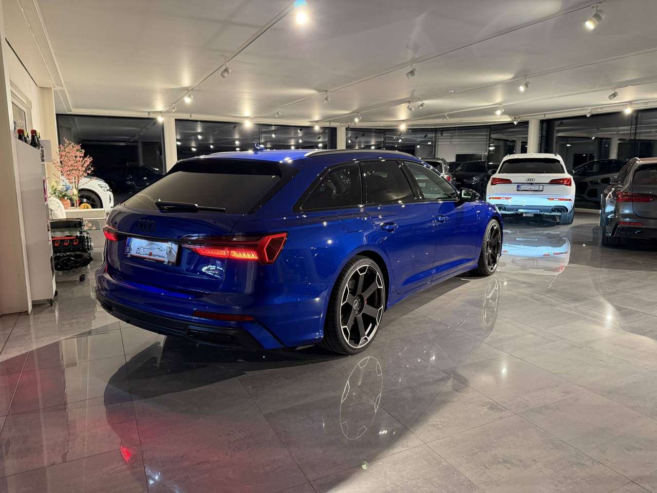 Audi A6 45TFSI 265PK QUATTRO * KLEUR EXCLUSIVE ULTRA BLAUW PAREL * BLACK PACK * 3X S-LINE * CAMERA * LED * TREKHAAK * 21" * — foto 20 van 24