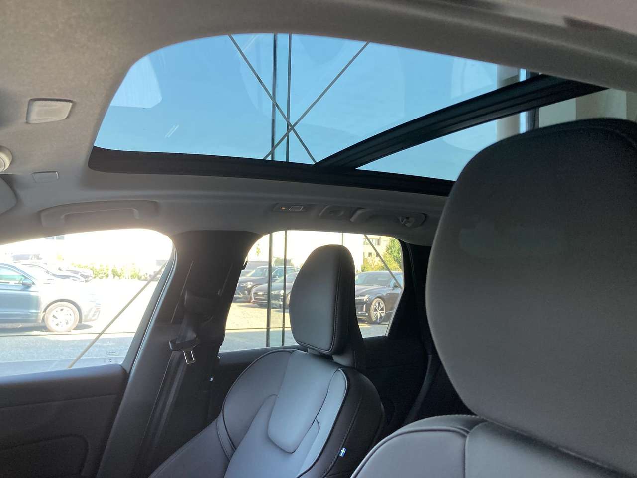 Volvo XC60 PLUS DARK T6 PHEV AWD AUTOMAAT PANO DAK 19000KM!!! — foto 20 van 22